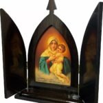 Capela Mãe Rainha de Madeira 32 Cm Com Porta