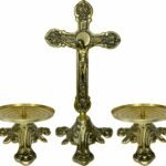 Conjunto Crucifixo Metal De Altar 30 Cm E 2 Castiçal Baixo 7X13Cm