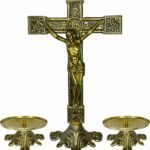 Conjunto Crucifixo Metal De Altar 37,5 Cm E 2 Castiçal Baixo 7X13Cm