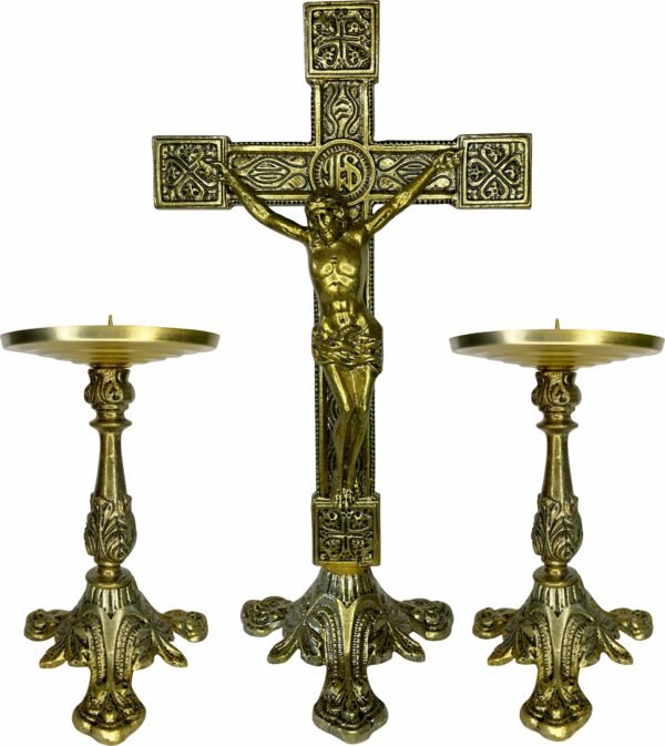 Conjunto de altar com crucifixo 37,5 cm e dois castiçais altos