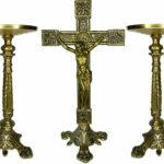 Conjunto Crucifixo Metal De Altar 37,5 Cm E 6 Castiçal 7X21X30Cm