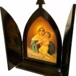 CAPELA MÃE RAINHA 43 CM  COM PORTA