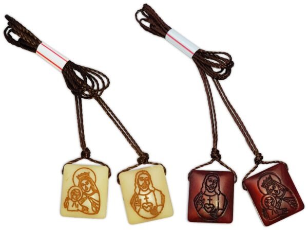 ESCAPULÁRIO PLÁSTICO ENVELHECIDO