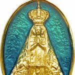 MEDALHA NOSSA SENHORA APARECIDA RESINADA 4,3X2,5CM