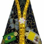 IMAGEM NOSSA SENHORA APARECIDA PLÁSTICO COM MANTO 17CM