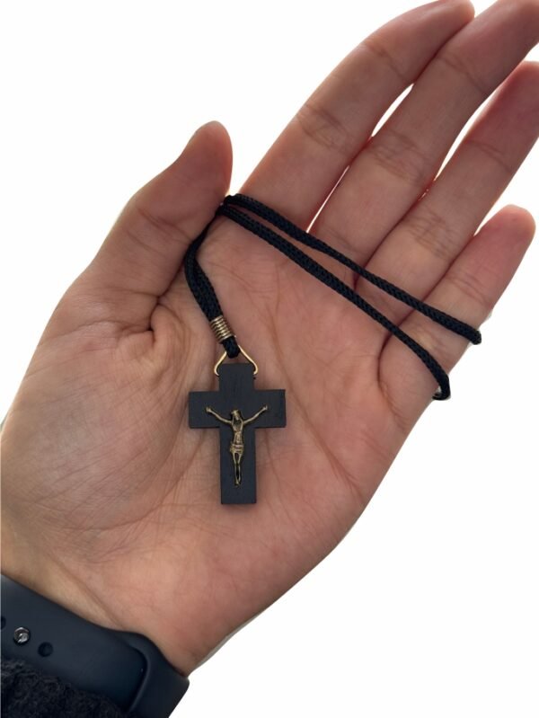 CORDÃO CRUZ COM CRISTO.