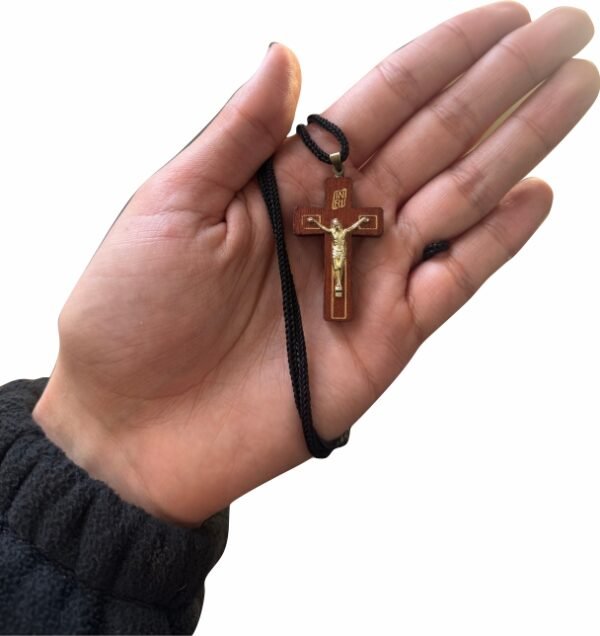 CORDÃO COM CRUZ ROGAI POR NÓS