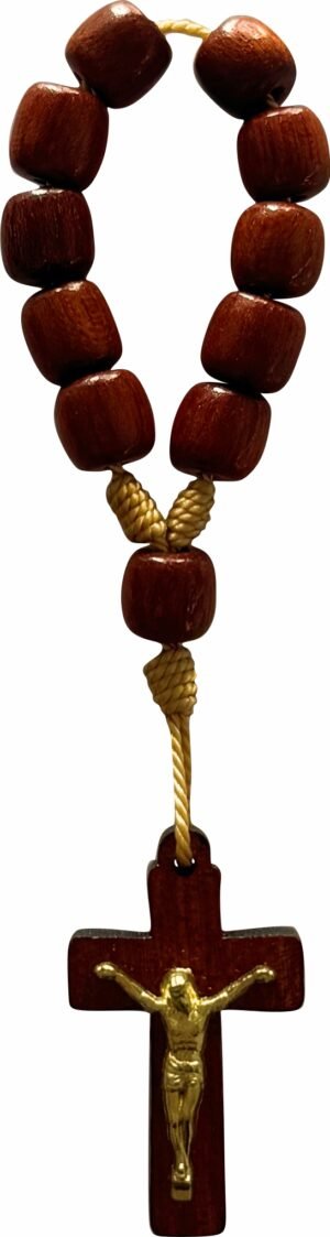 DEZENA DE MADEIRA COM CRISTO