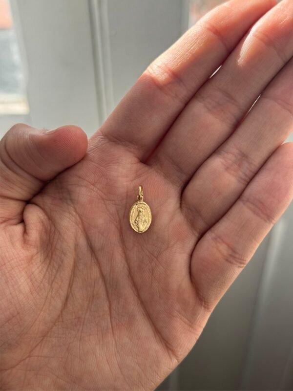 MEDALHA MILAGROSA DOURADA PEQUENA