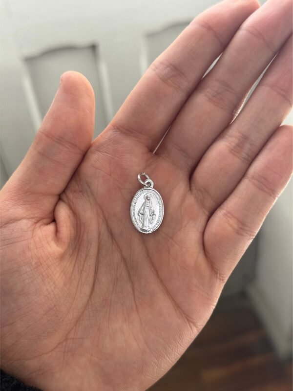 15384204519-foto-06-1.jpg MEDALHA MILAGROSA PRATEADA MEDIA