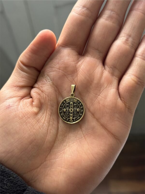 MEDALHA SÃO BENTO OURO VELHO MEDIA 18 MM