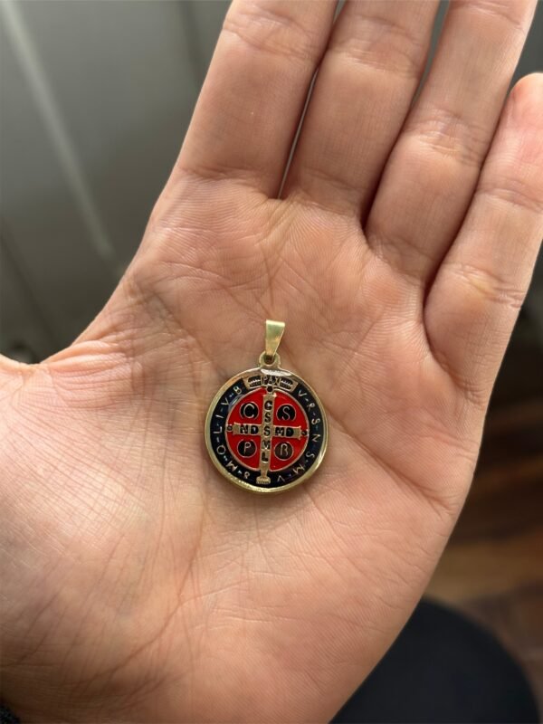 MEDALHA SÃO BENTO RESINADA 22 MM