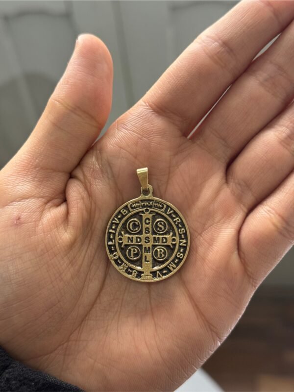 MEDALHA SÃO BENTO OURO VELHO GRANDE 30 MM