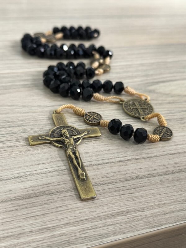 15396081325-foto-04.jpg TERÇO SÃO BENTO CRISTAL 10MM