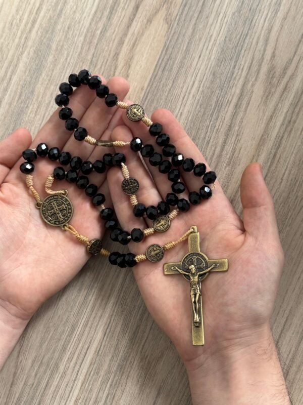 15396081347-foto-03.jpg TERÇO SÃO BENTO CRISTAL 10MM