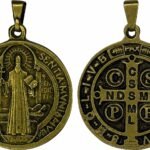 MEDALHA SÃO BENTO OURO VELHO GRANDE 30 MM