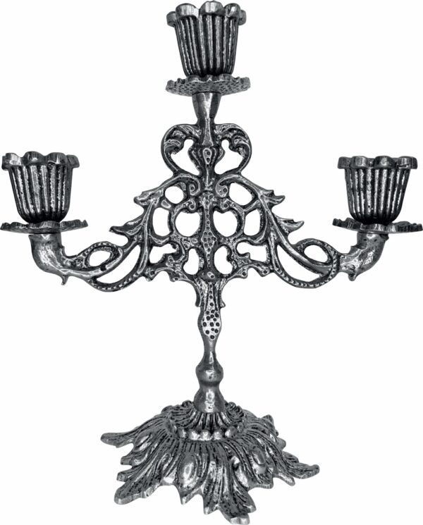 15548193815-di-60.jpg CASTIÇAL 03 VELAS PRATA VELHA 23X21 CM