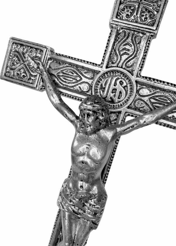 15548201861-cr-89-3.jpg CRUCIFIXO CRUZ METAL DE ALTAR PRATA VELHA 37,5 CM