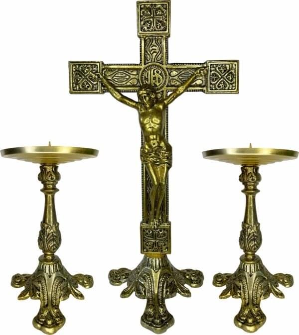 Conjunto Crucifixo Metal De Altar 37,5 Cm E 2 Castiçal Alto 21X12Cm