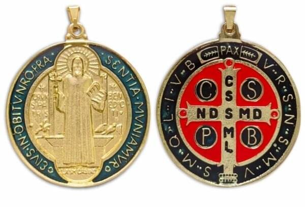 Medalha São Bento Resinada 45 Mm