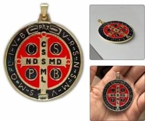 me.46 1 Medalha São Bento Resinada 45 Mm